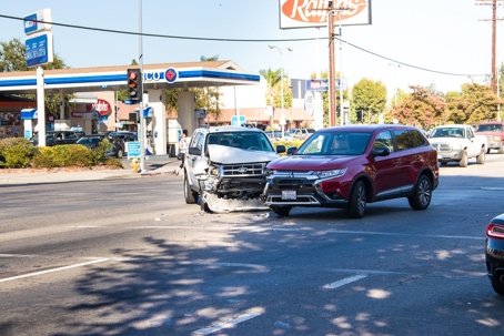 Woman Hurt in Two-Vehicle Wreck on W St